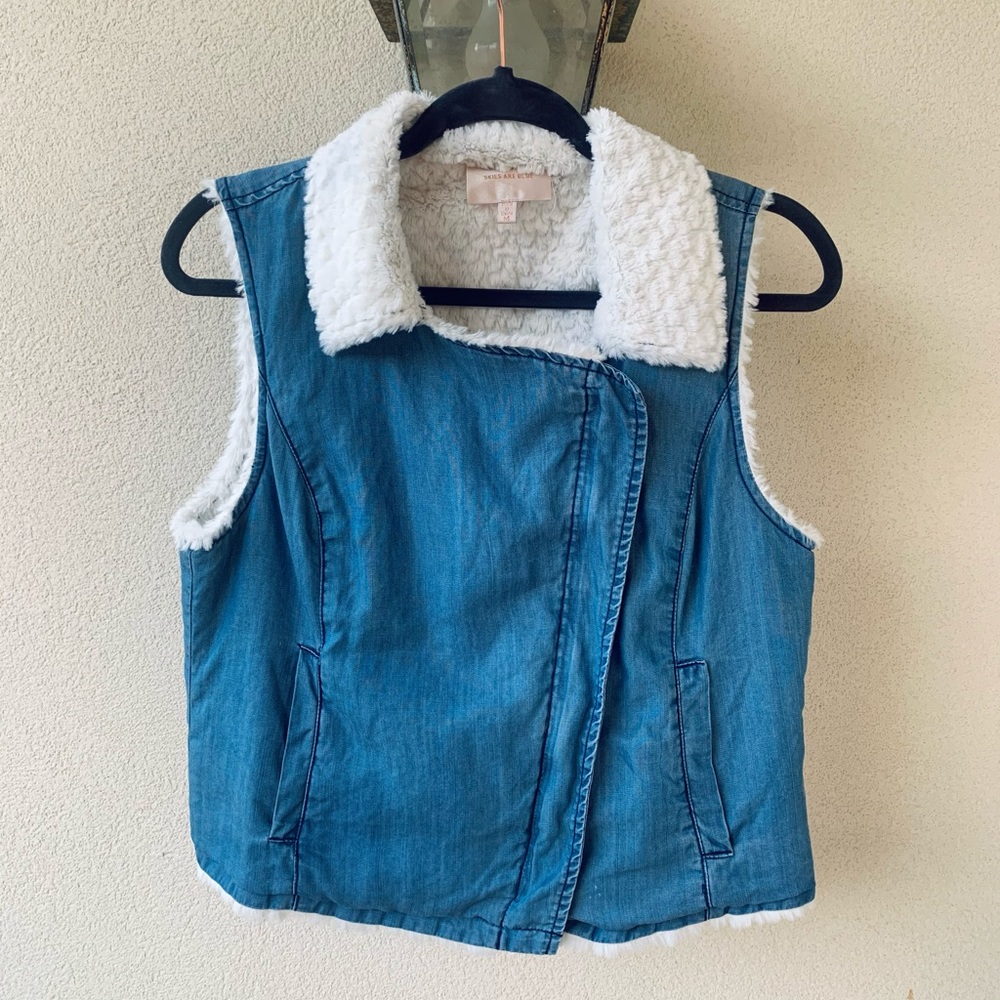 M StichFix Skies are Blue shearling chambray vest!